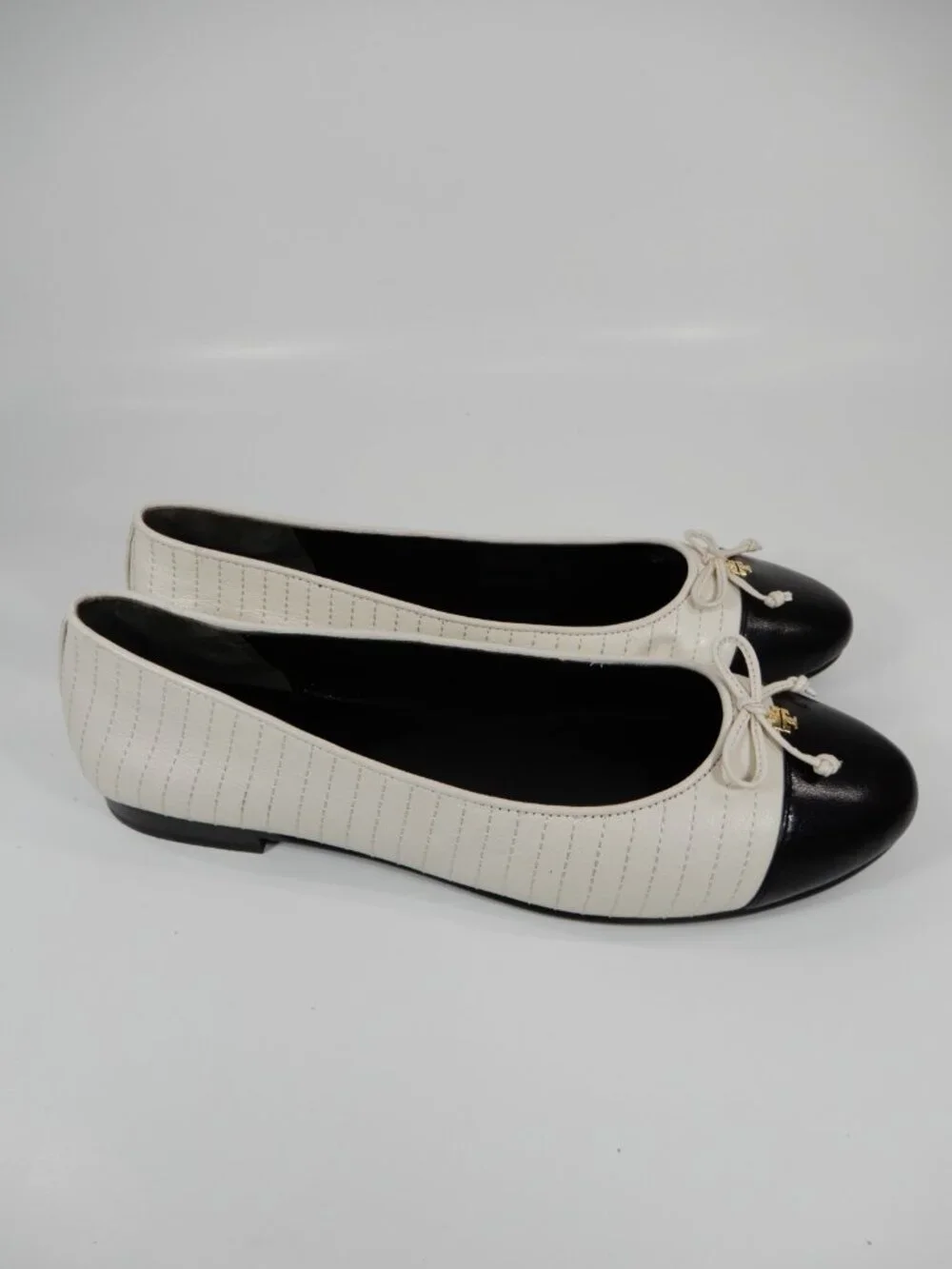 Tory Burch Quilted Cap Toe Ballet Flats Size 8.5 Cream Black Leather Bow NEW